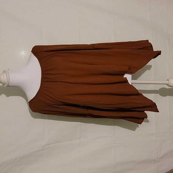 Copper Key Tops - LONG sleeve top  size M  Brown